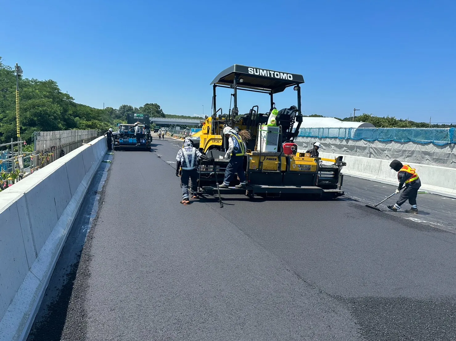 高速道路も舗装します!!